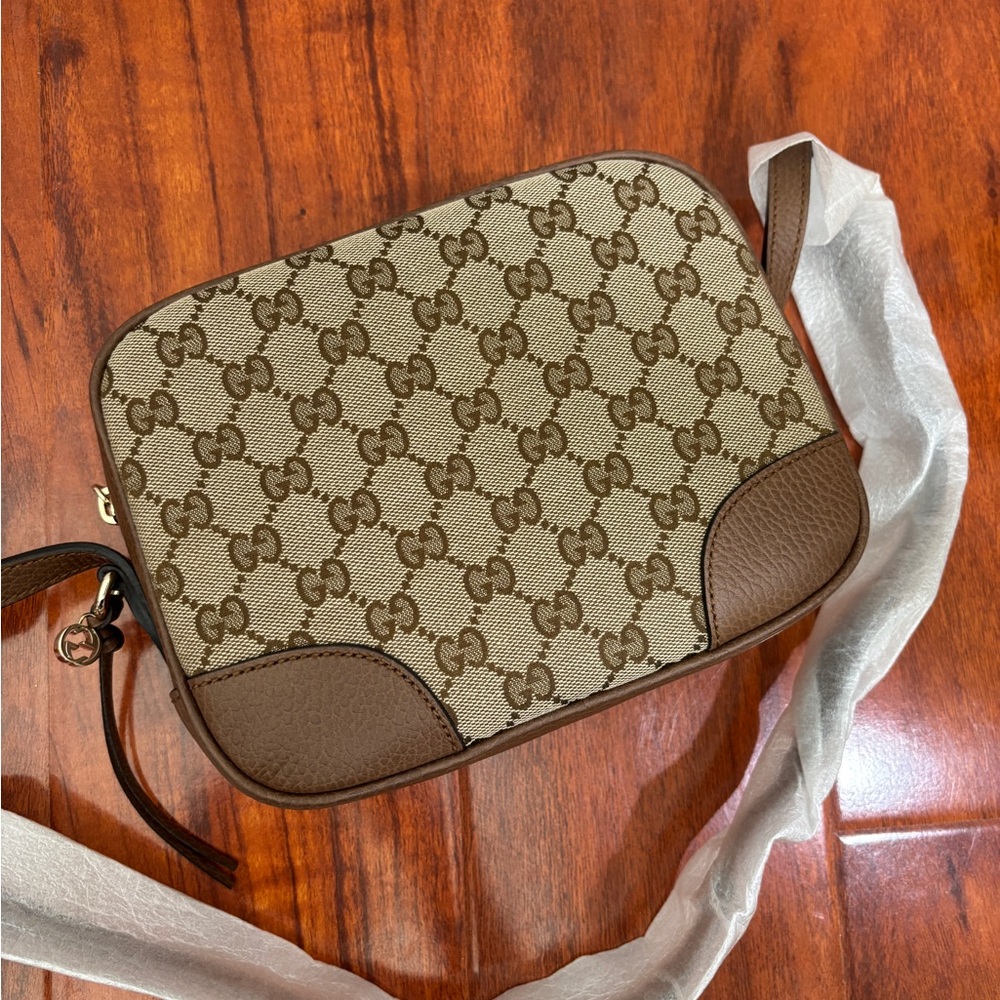 (GUCCI) Bree Original Canvas GG Logo Crossbody